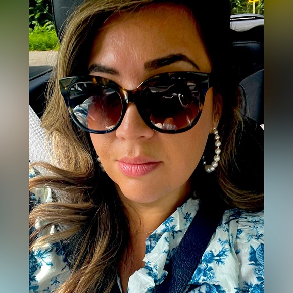 Meet your Posher, Theodora - Picture 2 of 4